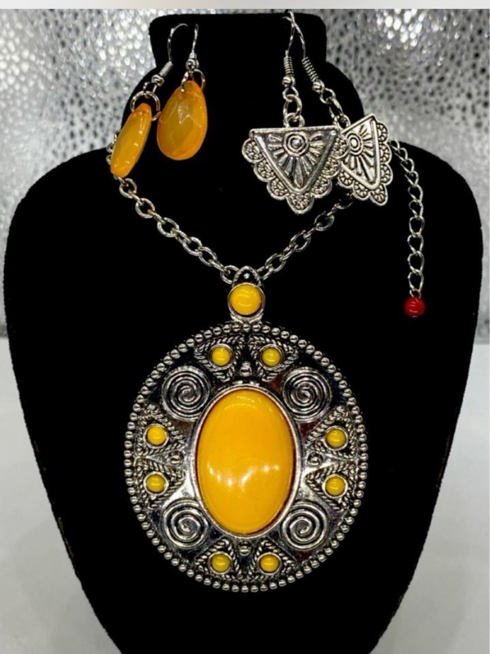 Southwestern * Saffron ^^^  Concho Statement Necklace  “ 2 x Earrings ***